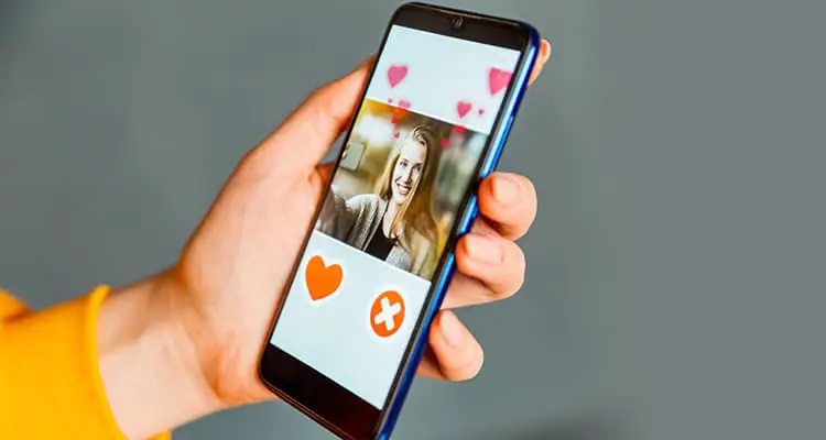 Unlocking the Psychology Behind “Swipe Right” or “Left” in Online Dating