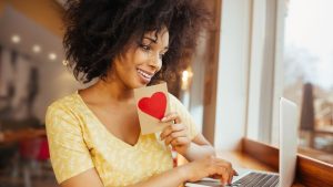 The Pros and Cons of Online Dating: Finding Love in the Digital Age